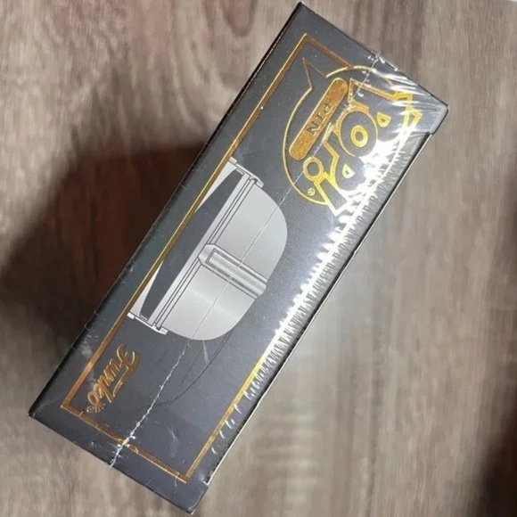 Funko POP! Pins: #SE Star Wars: The Mandalorian - Mando Holding Grogu - Picture 5 of 6